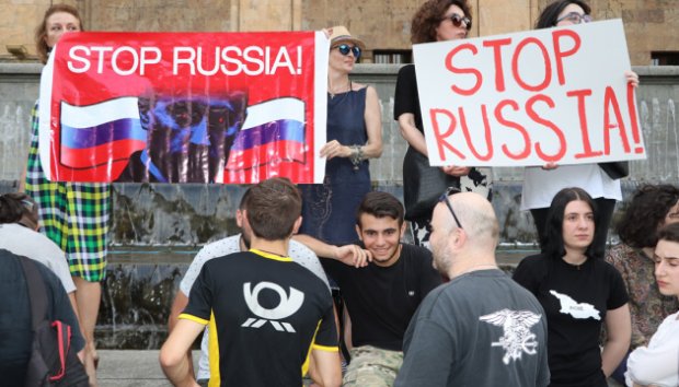 Между Россией и Грузией запретили прямое авиасообщение: реакция россиян
