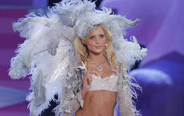 Модель Victorias Secret впала в кому