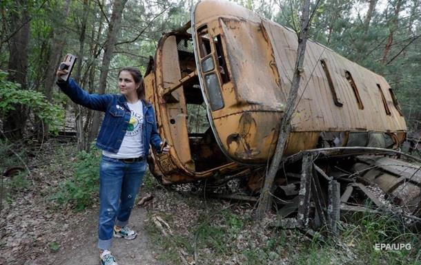 Мрачный Диснейленд. Туристический бум в ЧернобылеСюжет
