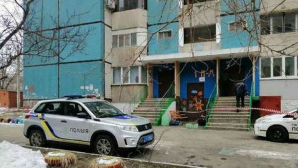 На Днепропетровщине мать с ребенком на руках выпрыгнула из окна