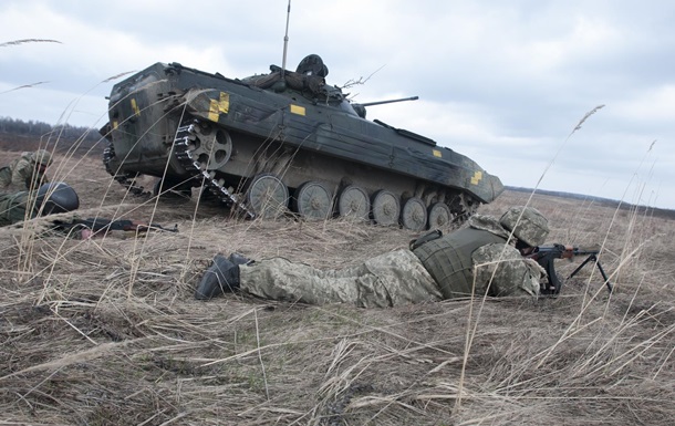 На Донбассе 59 обстрелов, ранены два бойца