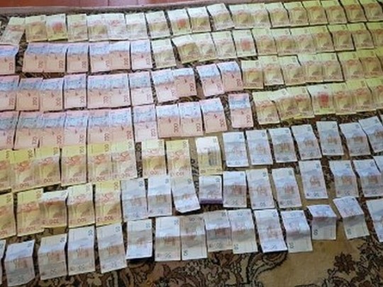 На Донбассе разоблачили пограничников, обложивших данью перевозчиков в пункте пропуска Новотроицкое