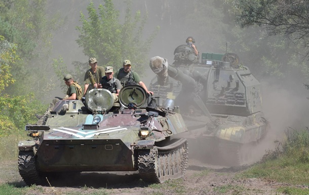 На Донбассе за день 12 обстрелов