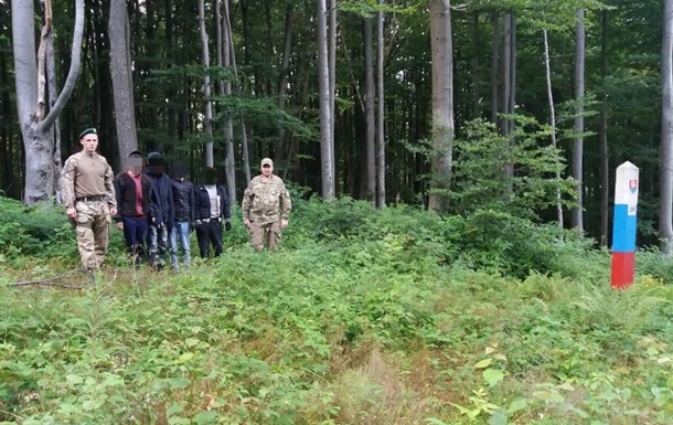 На границе со Словакией задержали группу нелегальных мигрантов