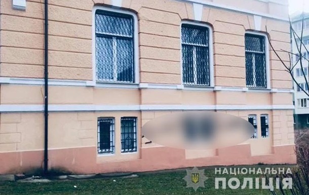 На Прикарпатье военкомат обрисовали свастикой