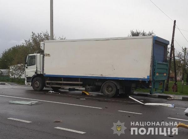 На Волыни школьный автобус попал в смертельное ДТП (фото, видео)