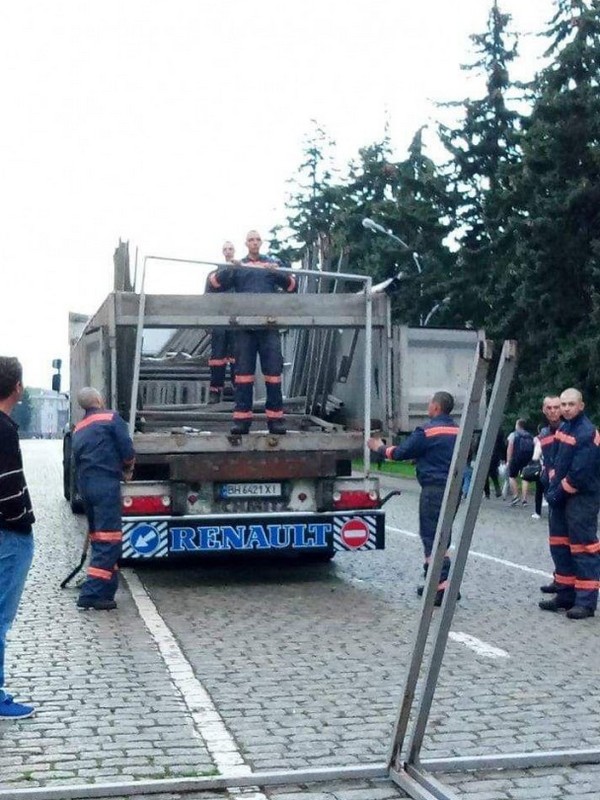 Накануне 2 мая в Одессе ввели контроль на въездах в город: что нужно знать (фото)