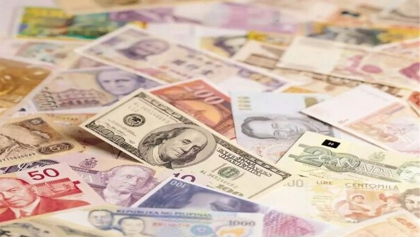Наличный курс валют 25 апреля: евро и доллар летят вниз