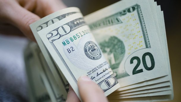 Наличный курс валют 3 мая: доллар продолжает дорожать