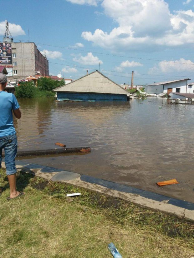 Наводнение в Тулуне: под воду ушел целый город в России, количество погибших возросло – фото