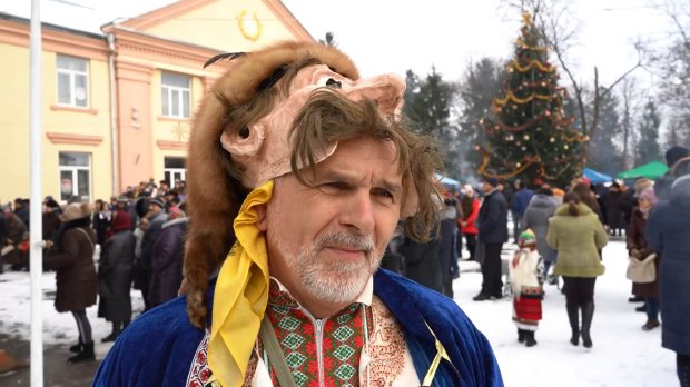 Невероятным карнавалом отпраздновали Старый Новый год на Буковине: зрелищные фото и видео