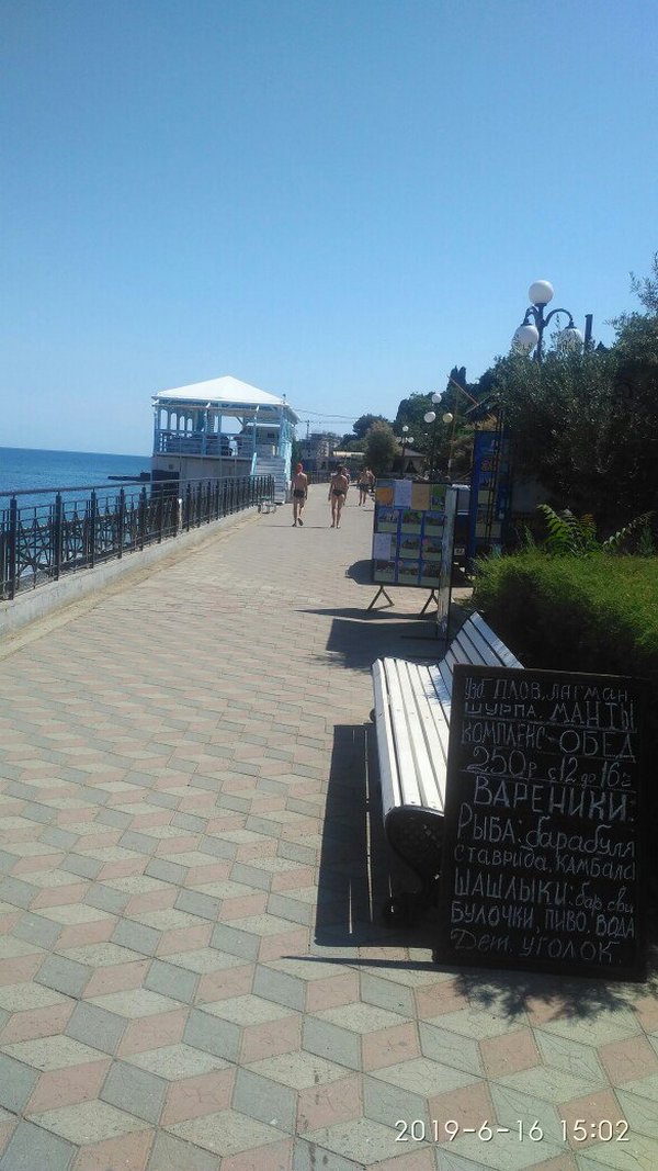 Ни души: в сеть попали фото некогда популярных курортов в Крыму