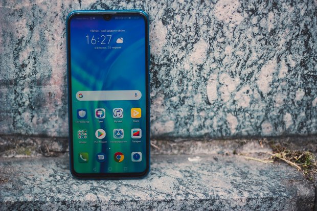 Огляд Honor 10i: смартфон-середнячок із флагманськими камерами