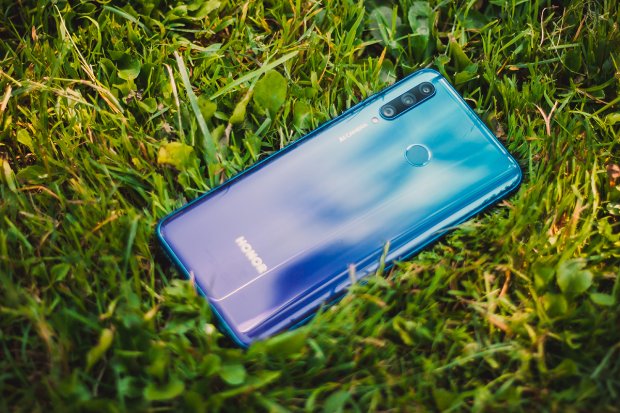 Огляд Honor 10i: смартфон-середнячок із флагманськими камерами