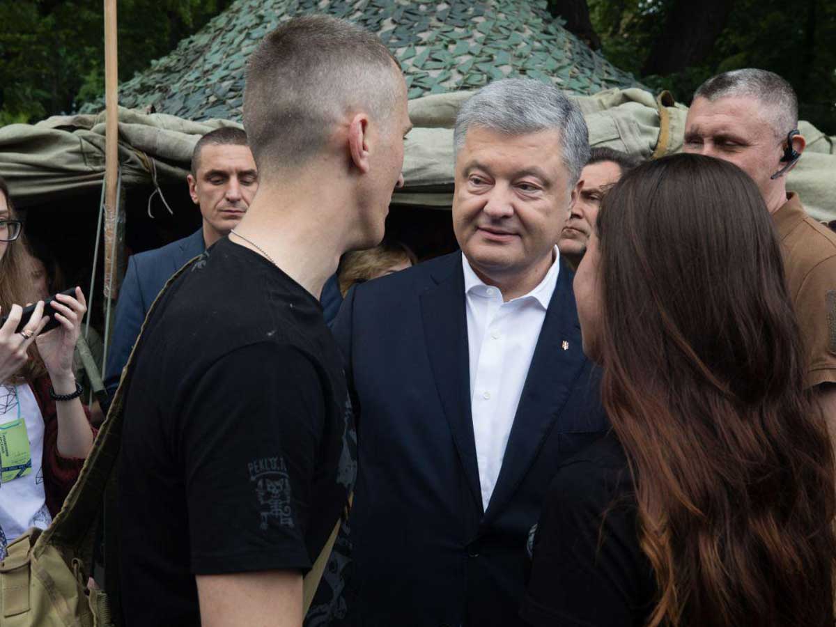 Петра Порошенко встретили аплодисментами на «Книжном Арсенале» (фото, видео)