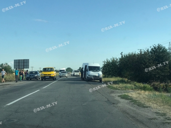 Под курортной Кирилловкой произошло тройное ДТП: фото и видео с места происшествия