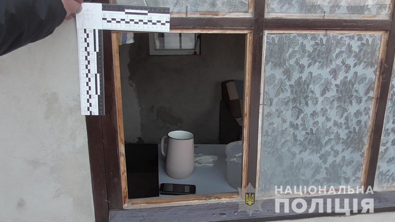 Под Одессой бандиты в масках ворвались в дом, связали хозяйку и вынесли сбережения (фото)