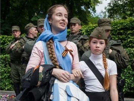 Попиарились и бросили: из Крыма выдворяют любимицу пропагандистов Путина