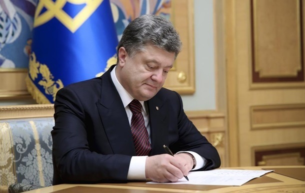 Порошенко назначил пожизненные стипендии медикам