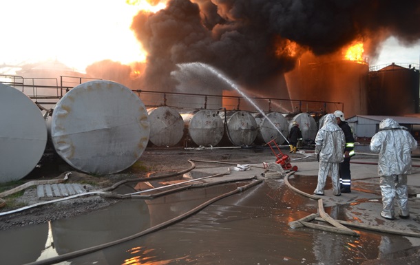 Пожар на нефтебазе под Киевом: онлайнСюжет