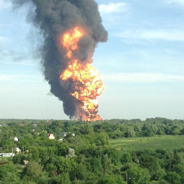Пожар на нефтебазе под Киевом: онлайнСюжет