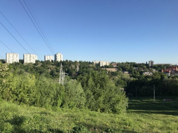 Протасів Яр розбрату: хто з Адміністрації Зеленського засвітився у скандальній забудові