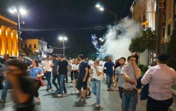 Разгон митинга в Тбилиси: пострадали 52 человека