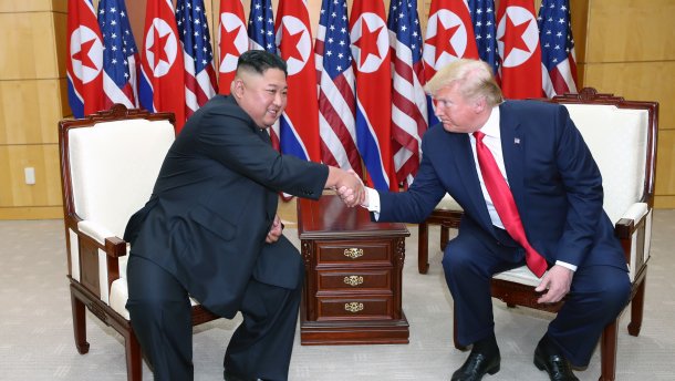 Результаты исторической встречи: Трамп и Ким Чен Ын восстановят ядерные переговоры