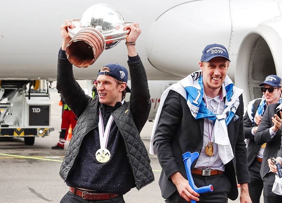 Сборная Финляндии сломала кубок чемпионов мира по хоккею (фото)