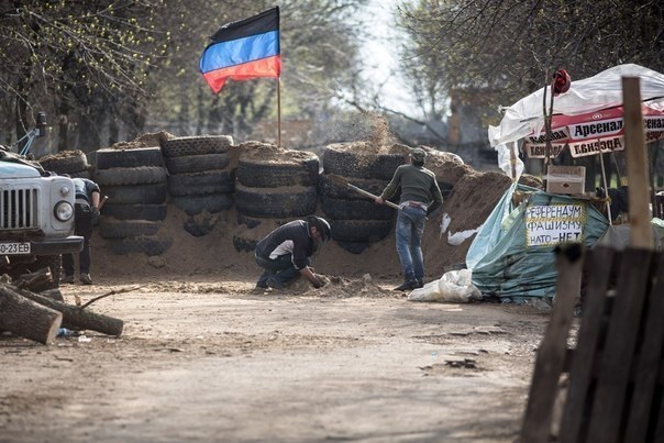 Штурм Славянска онлайн: хроника событийСюжет