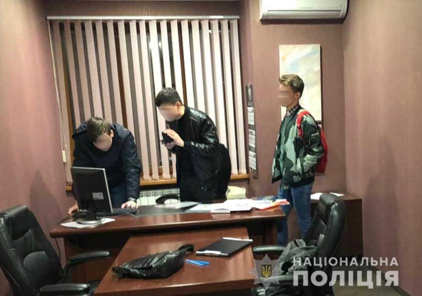 Скидок не будет: в Киеве задержаны «продавцы авто», обманувшие украинцев на 10 млн гривен
