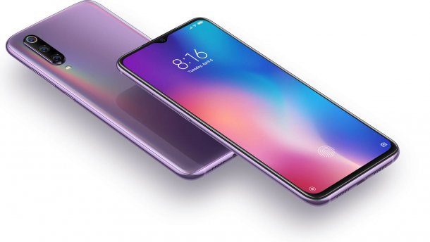 Смартфон Xiaomi Mi 9 получил новые функции, а его цена снизилась