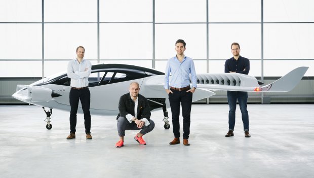 Состоялись первые зрелищные испытания летающего такси Lilium Jet