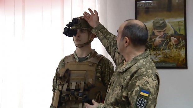 Історія волонтера, який пять років допомагає української армії: як працює та що зробив
