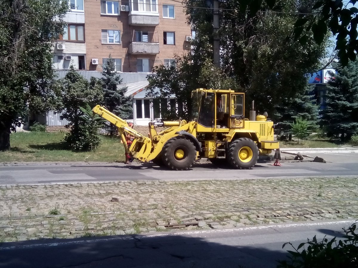 Страсть к наживе: сеть возмутили фото ремонта дорог в Донецке
