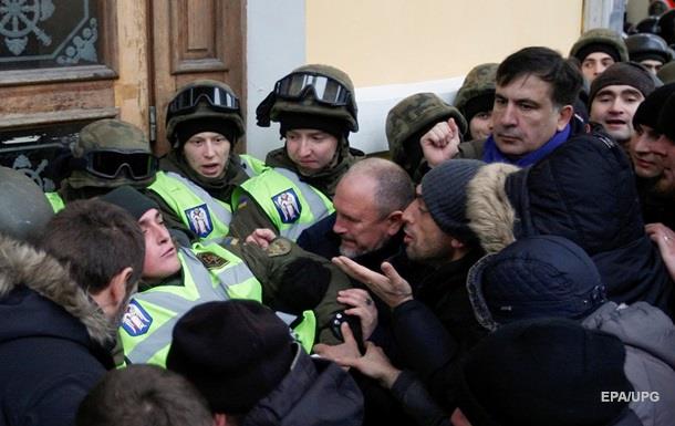 Стычки под Октябрьским: пострадали 60 силовиков