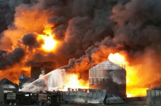 Суддя стягнув мільйони компенсації для пожежників, які гасили нафтобазу під Києвом