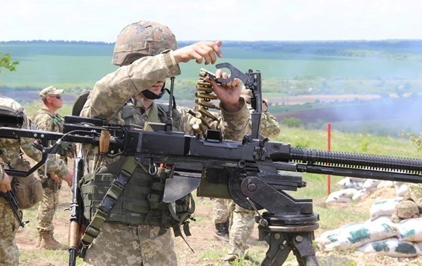 Сутки на Донбассе: 17 обстрелов, ранен военный