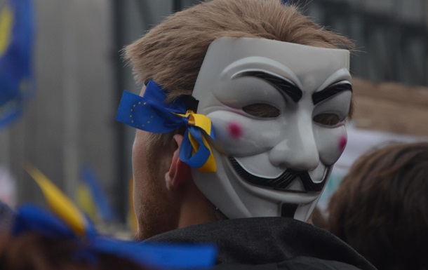 Термос, каремат, маска Гая Фокса. В Уанете продают набор митингующего