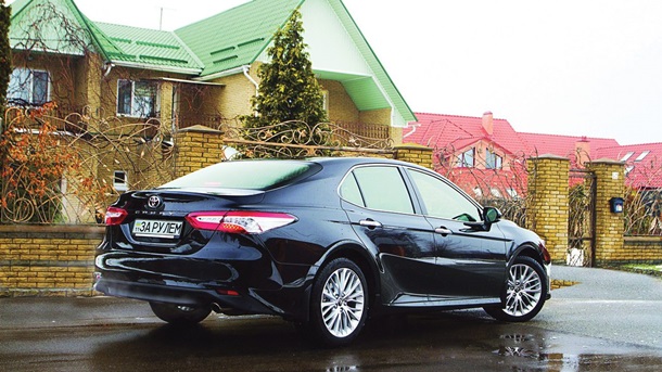 Тест-драйв бизнес-седана Toyota Сamry нового поколенияСюжет