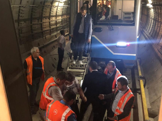 Тысяча пассажиров застряла в тоннелях метро: подробности ЧП в Москве (фото, видео)