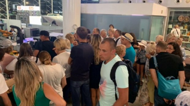 Українські туристи застрягли в аеропорту Італії: деталі