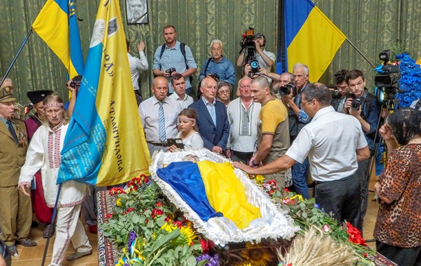 Украинцы попрощались с Левком Лукьяненко
