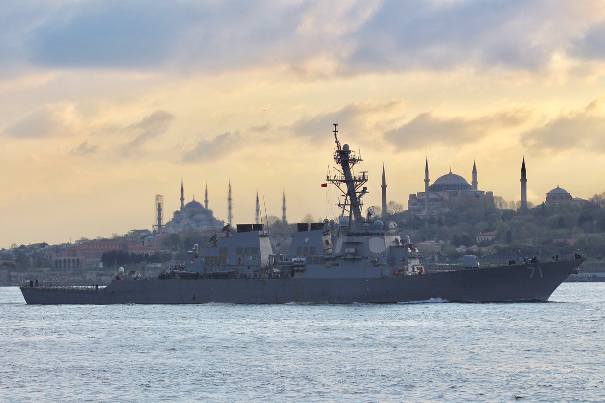 В акваторию Черного моря вошел эсминец США Ross (фото, видео)