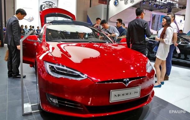 В автомобилях Tesla появился режим для собак