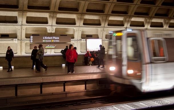 В Бостоне вагон метро сошел с рельсов: пострадали 10 человек