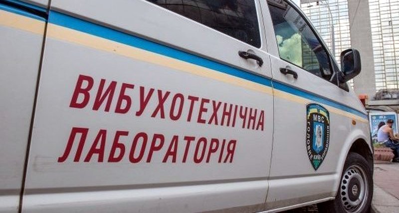 В центре Одессы третьи сутки «минируют» отели, эвакуируют сотни людей (фото)