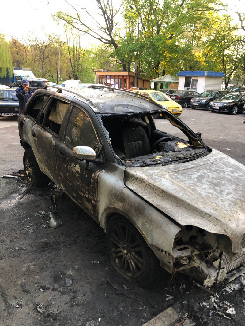 В Днепре сожгли авто редактора известной газеты (фото)