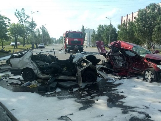 В Днепре в жутком ДТП погибла семья с ребенком: детали и фото с места трагедии