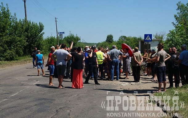 В Донецкой области люди перекрыли трассу из-за отсутствия воды
